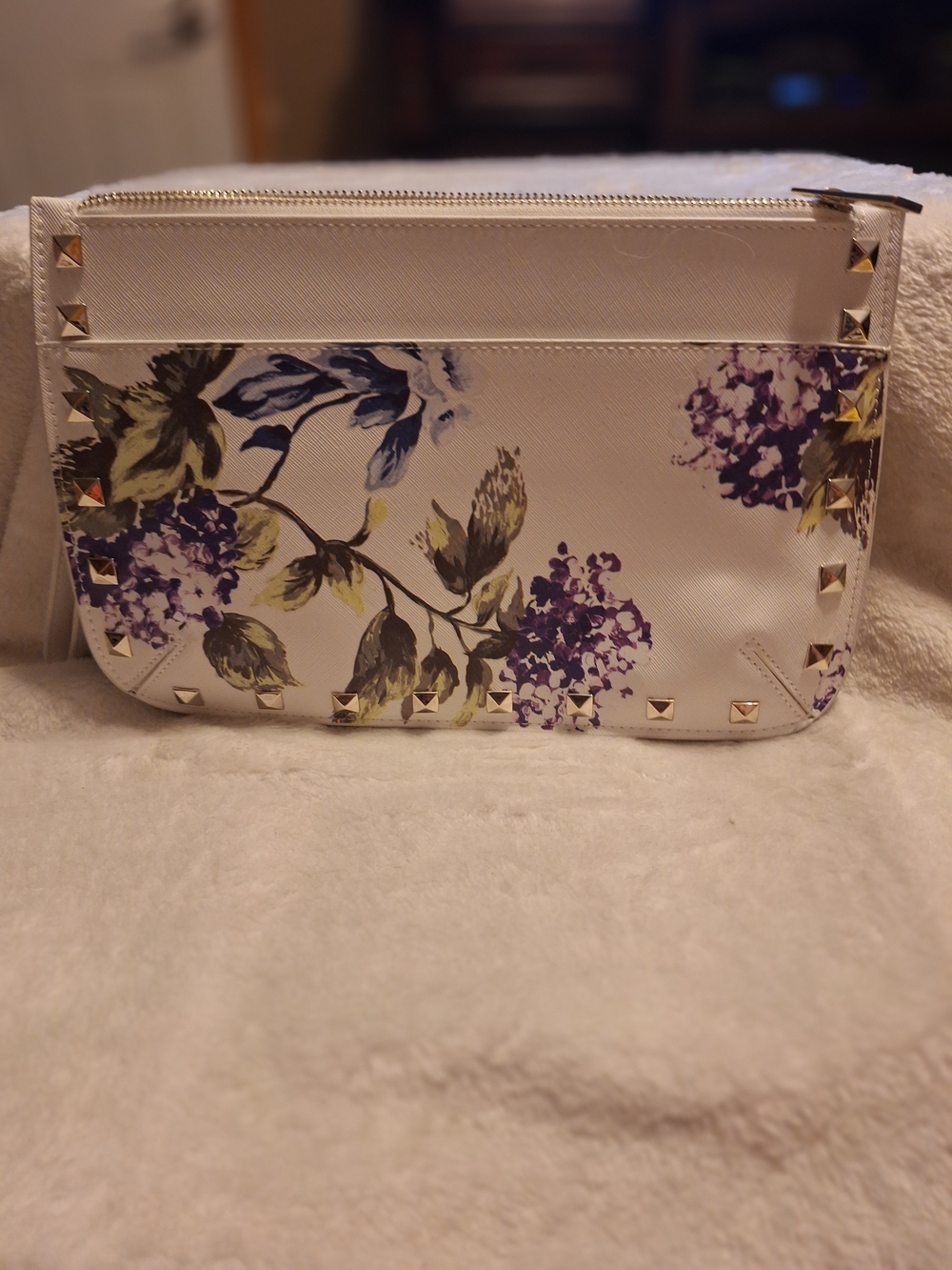 White House Black Market Floral Clutch/wristlet